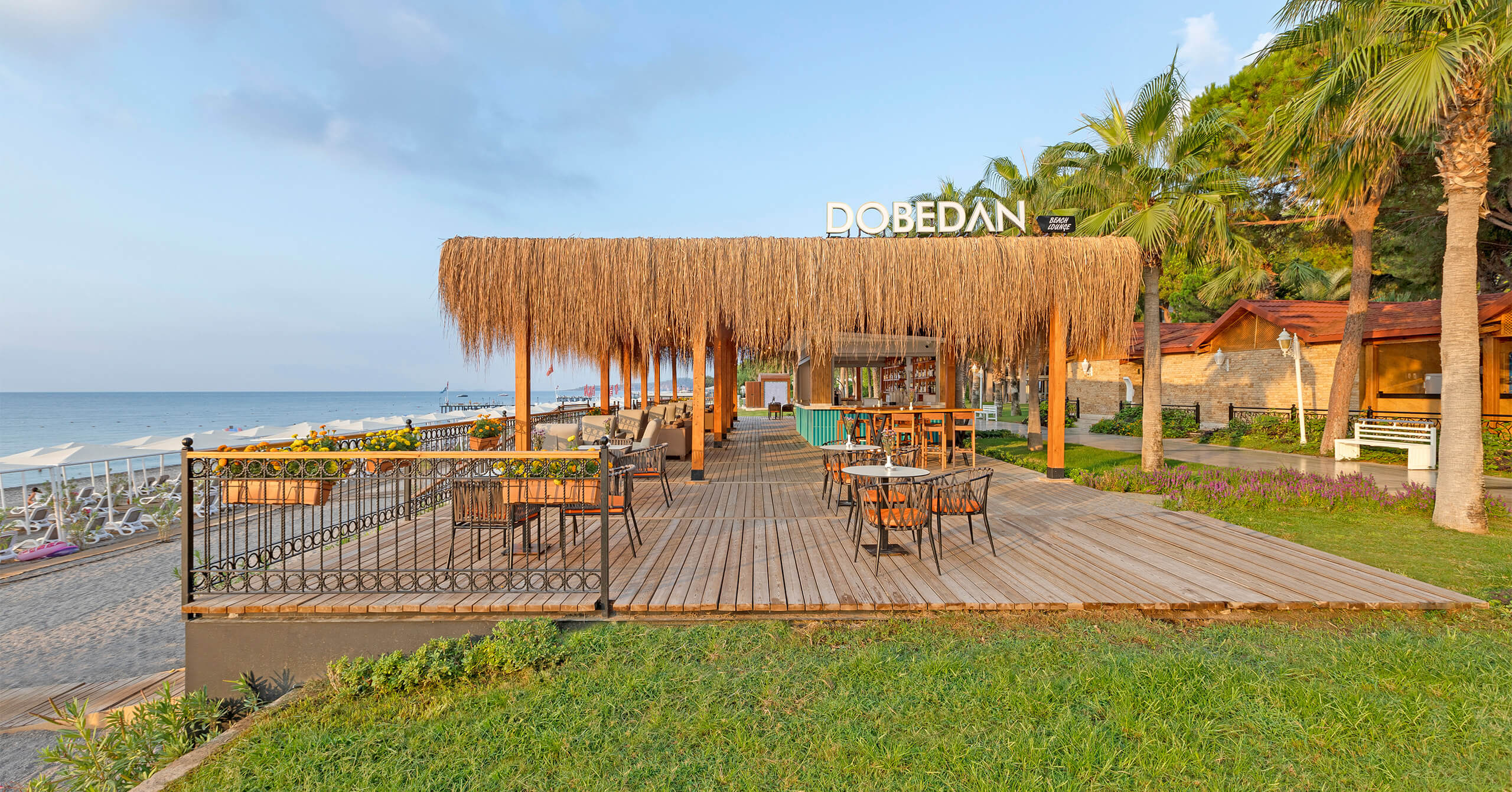 Dobedan World Palace Lounge Bar Slider