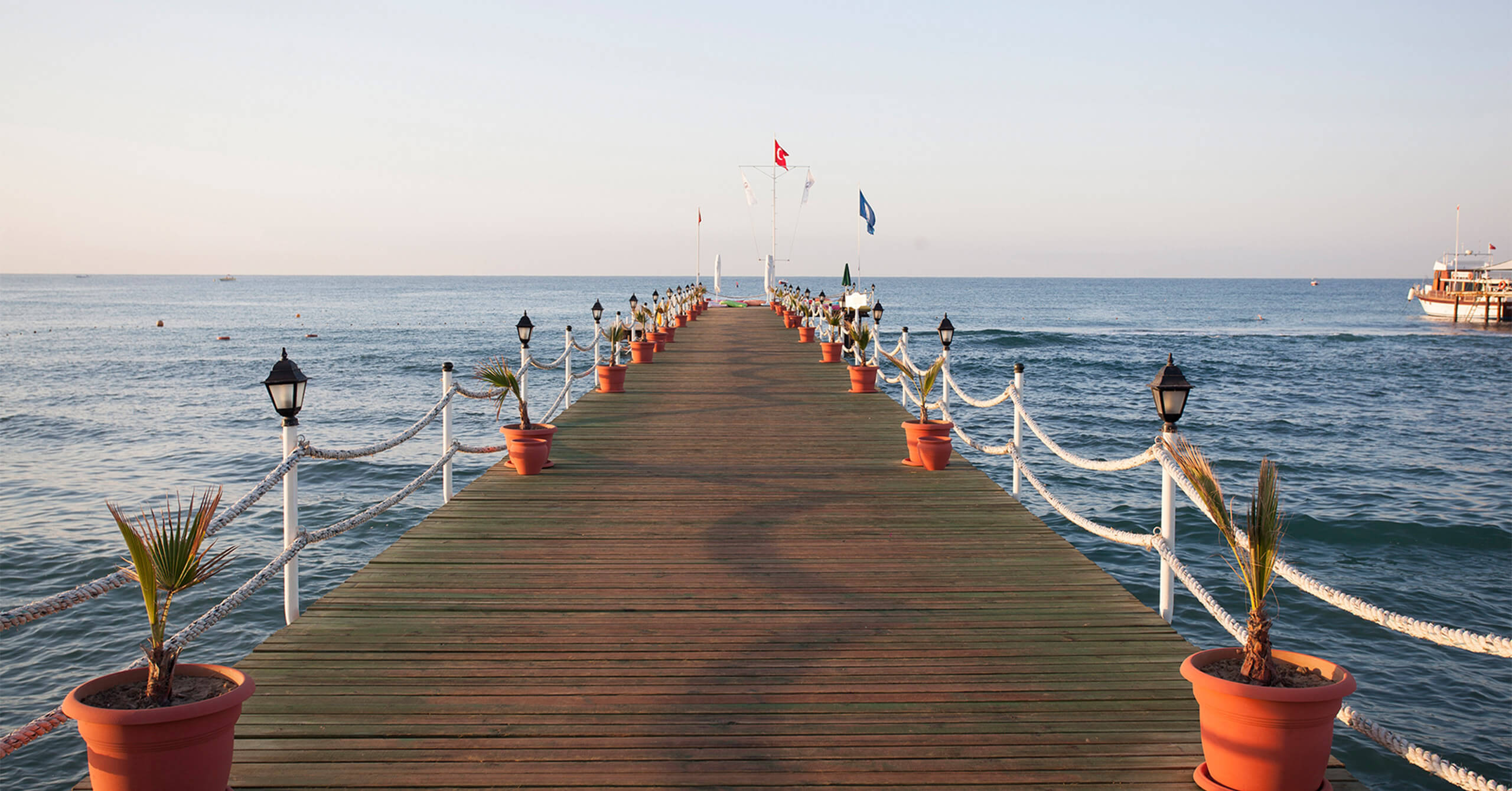 Dobedan Beach Resort Plaj Ve Havuzlar Slider4